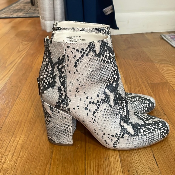 Steve Madden Shoes - Steve Madden snakeskin booties